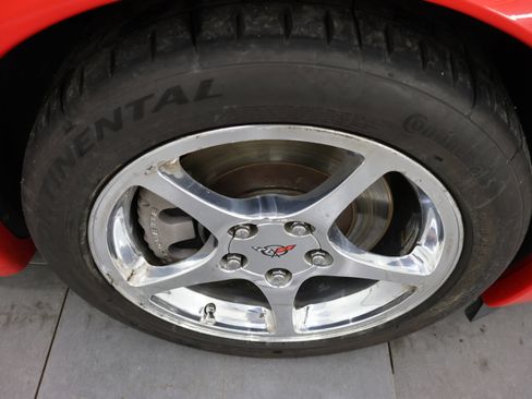 Used 2004 Chevrolet Corvette Coupe w/ Preferred Equipment Group RWD image 3