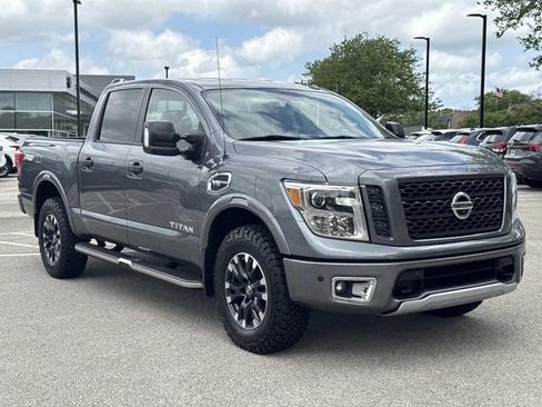 Used 2017 Nissan Titan PRO-4X w/ Pro-4x Convenience Package AWD/4WD image 3