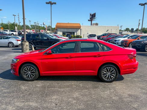 Used 2019 Volkswagen Jetta SE w/ Cold Weather Package FWD image 12