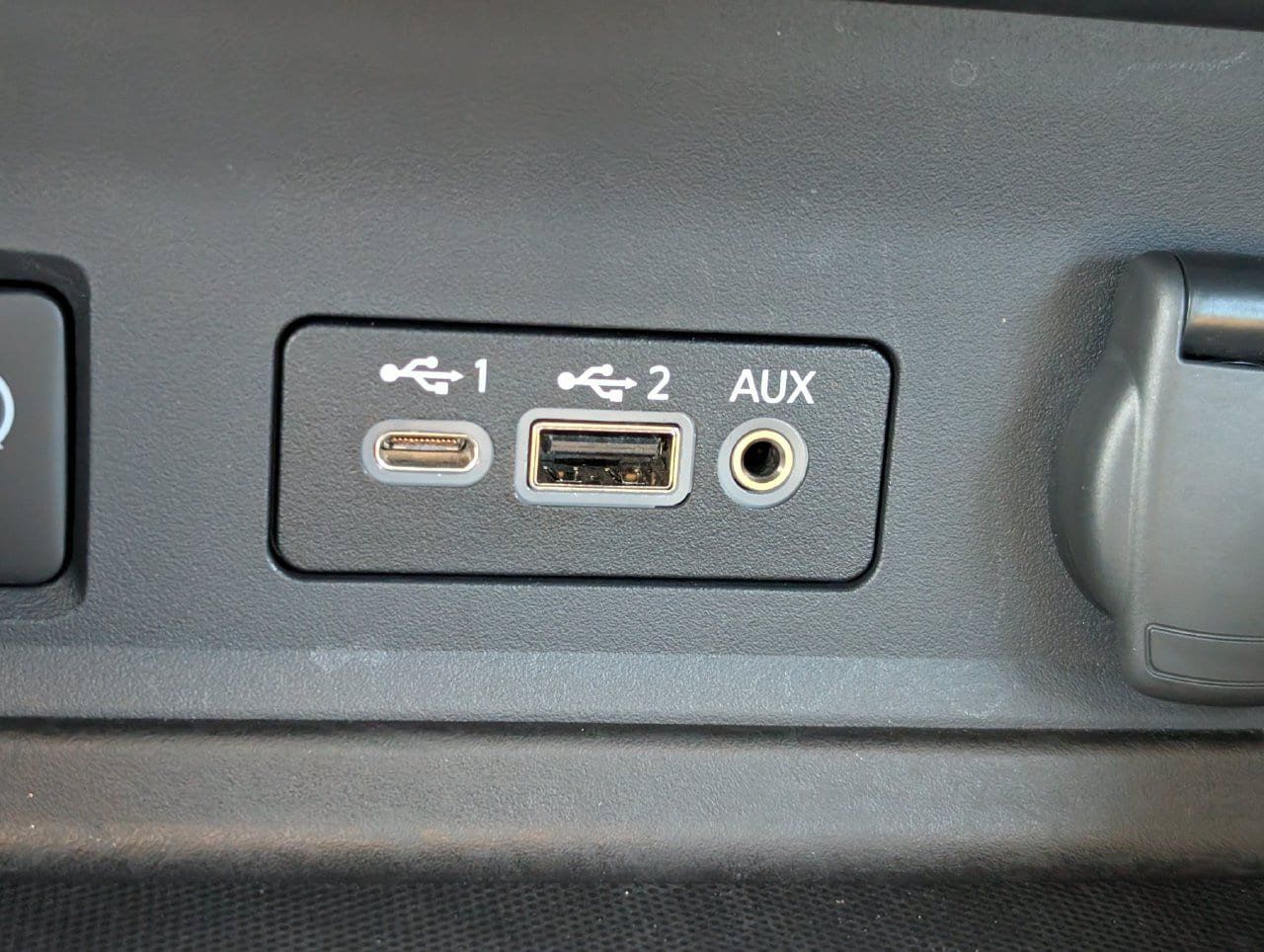 Used 2025 Nissan Sentra SV w/ SV Premium Package FWD image 16
