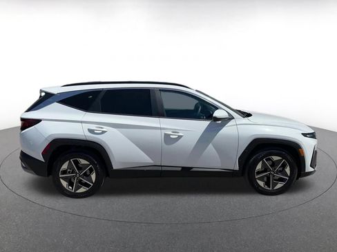 Used 2025 Hyundai Tucson SEL FWD image 16