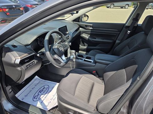Used 2025 Nissan Altima 2.5 SV FWD image 10