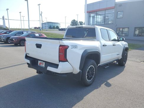 Used 2026 Toyota Tacoma TRD Off-Road AWD/4WD image 4