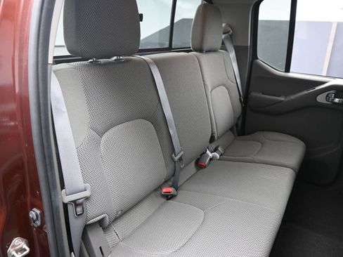 Used 2016 Nissan Frontier SV image 13