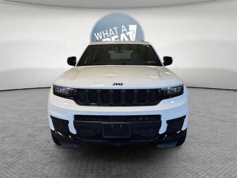 Used 2023 Jeep Grand Cherokee L Laredo image 9