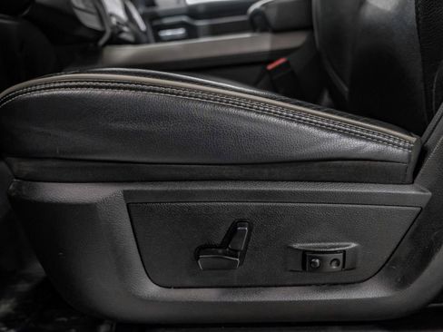 Used 2020 RAM 3500 Laramie w/ Night Edition image 33