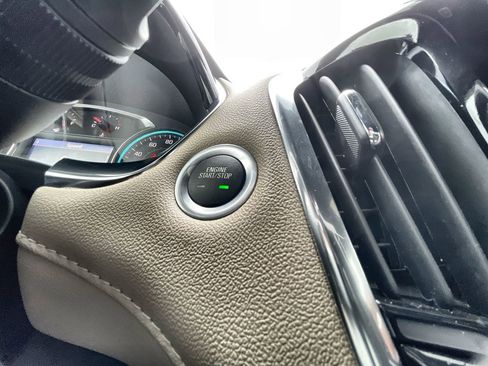 Used 2024 Chevrolet Traverse LT image 17