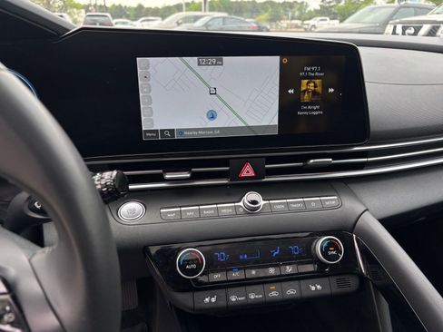 Used 2025 Hyundai Elantra Limited image 25