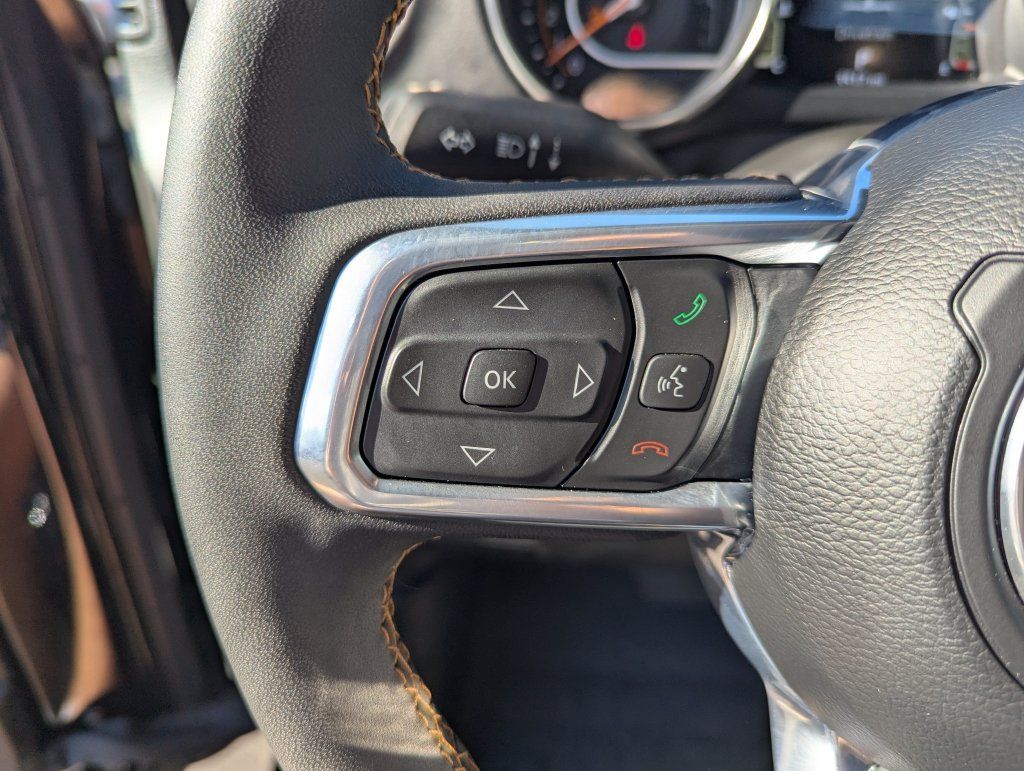 Used 2023 Jeep Gladiator Overland AWD/4WD image 22