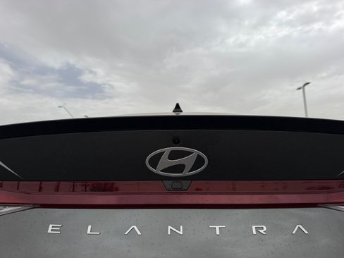 Certified 2025 Hyundai Elantra Sport FWD image 20