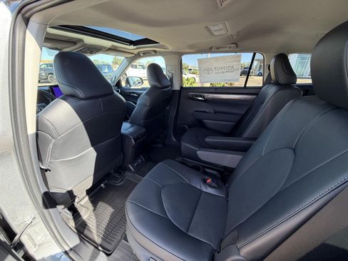 New 2026 Toyota Highlander Limited AWD/4WD image 14