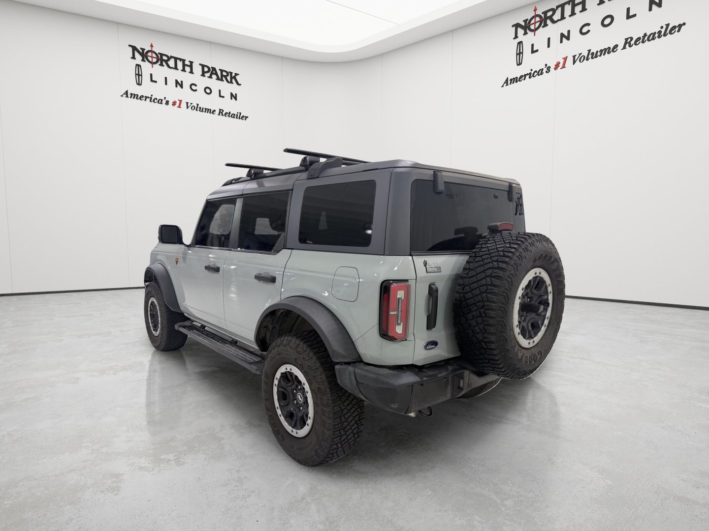 Used 2023 Ford Bronco Badlands AWD/4WD image 3
