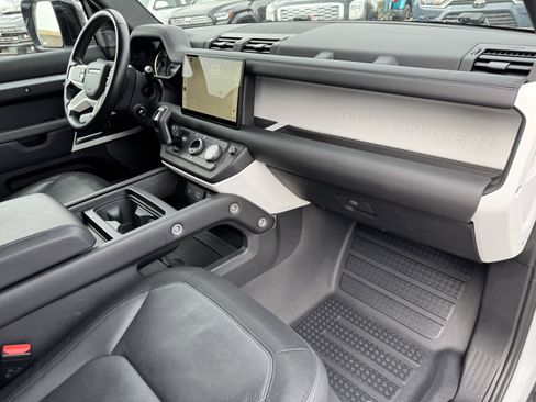 Used 2023 Land Rover Defender 110 X-Dynamic SE image 38