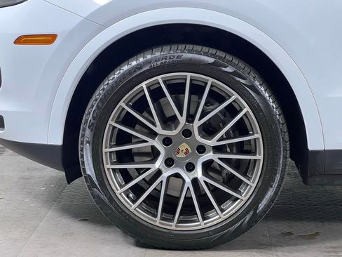 Certified 2023 Porsche Cayenne Platinum Edition AWD/4WD image 11
