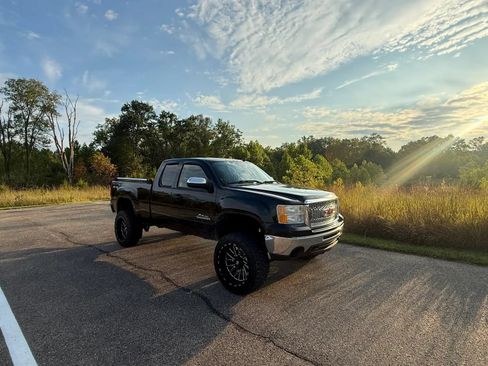 Used 2010 GMC Sierra 1500 SL AWD/4WD image 12