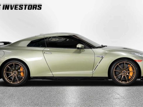 Used 2021 Nissan GT-R Premium AWD/4WD image 6