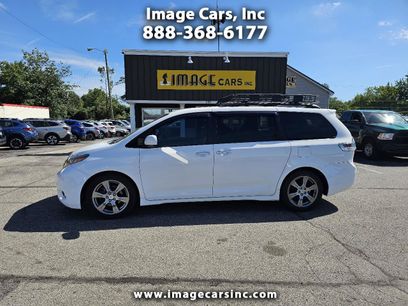 Used 2017 Toyota Sienna SE