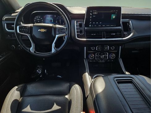 Used 2024 Chevrolet Suburban LT RWD image 17