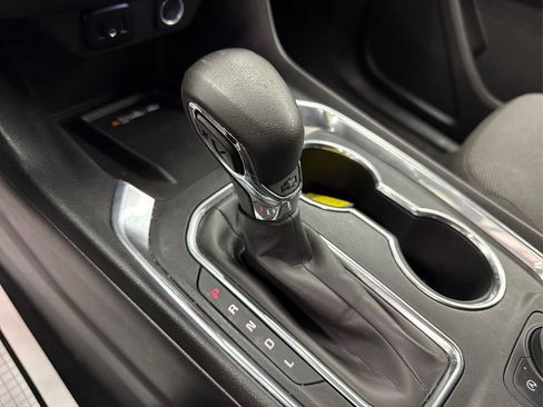 Used 2023 Chevrolet Traverse LT image 36