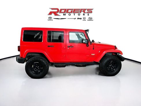 Used 2013 Jeep Wrangler Unlimited Sahara w/ Dual Top Group AWD/4WD image 9