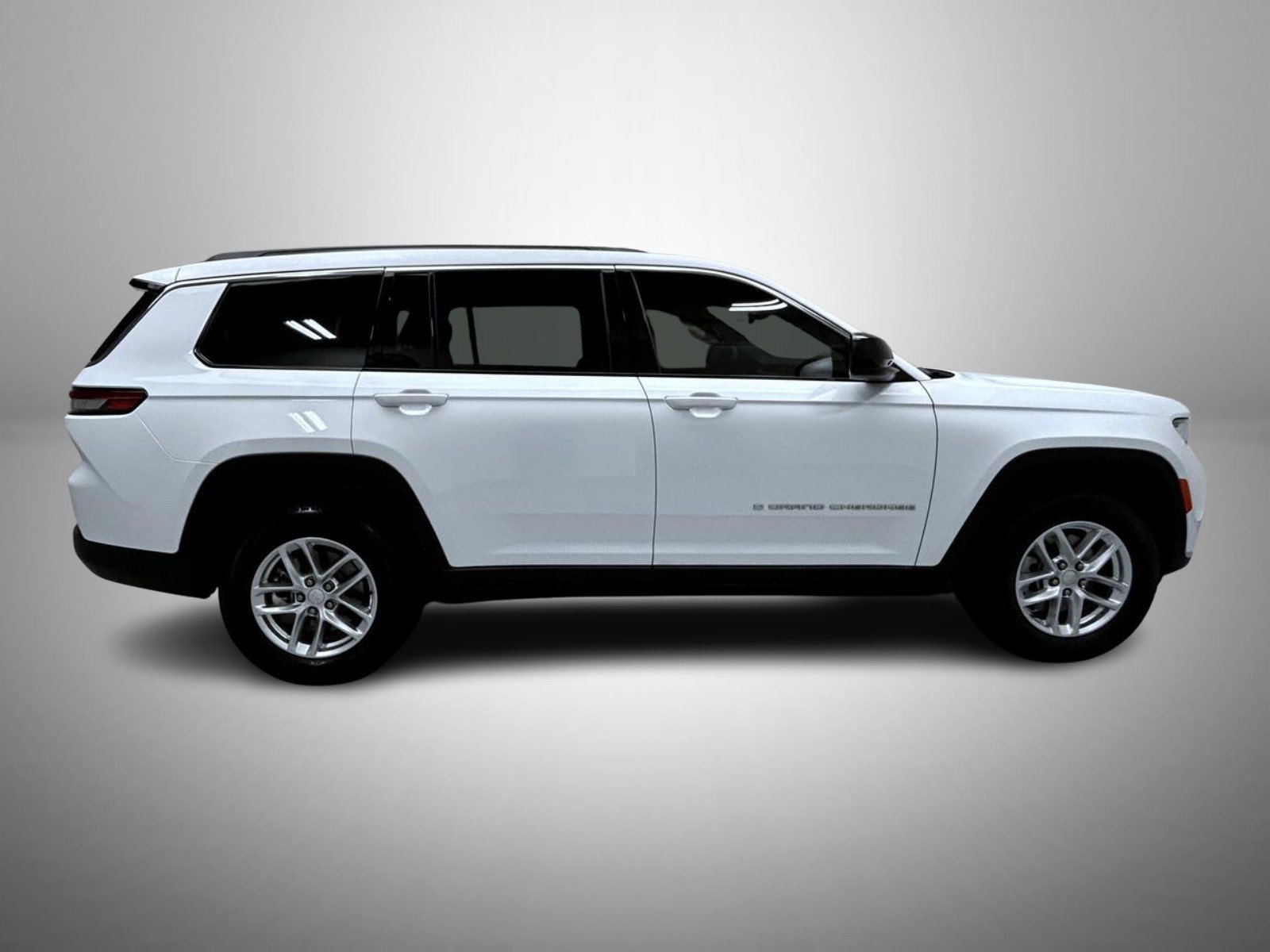 Used 2025 Jeep Grand Cherokee L Laredo w/ Luxury Tech Group I AWD/4WD image 4