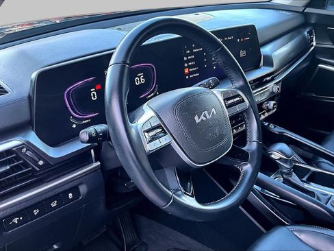 Certified 2025 Kia Telluride S FWD image 18