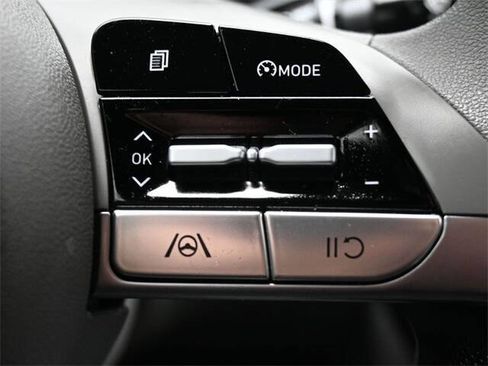 Used 2021 Hyundai Elantra SEL image 23