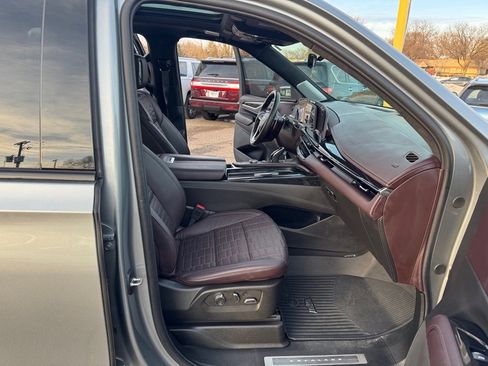 Used 2024 Cadillac Escalade V w/ LPO, ONYX Package image 32