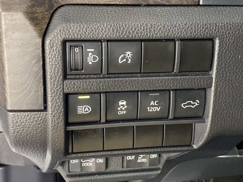 Used 2024 Toyota Tacoma Limited w/ Limited Package (LT) AWD/4WD image 15