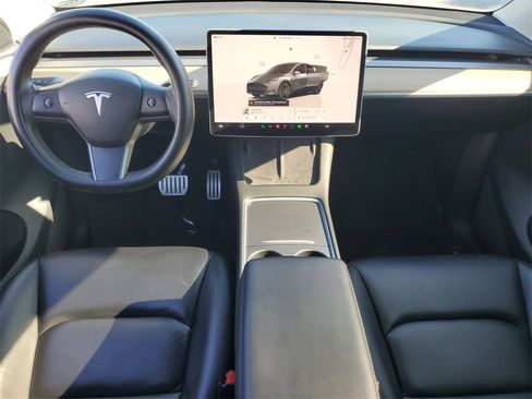 Used 2023 Tesla Model Y Performance image 10