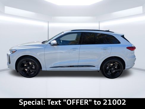 Certified 2025 Audi Q5 Prestige image 3