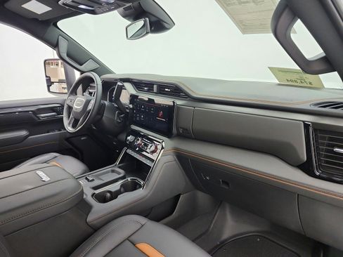 Used 2025 GMC Sierra 2500 AT4 image 18