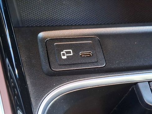 Certified 2022 Mercedes-Benz GLB 250 4MATIC image 22