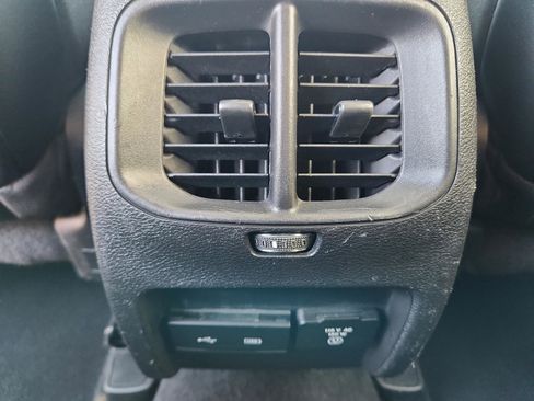 Certified 2019 Jeep Cherokee Limited image 9