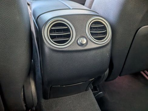 Used 2021 Mercedes-Benz GLC 300 4MATIC image 21