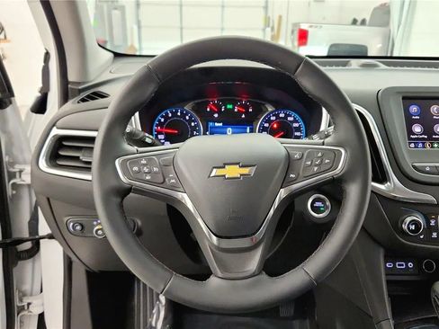 Used 2024 Chevrolet Equinox LT image 32