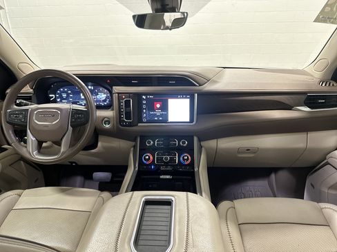 Used 2022 GMC Yukon XL Denali w/ Denali Premium Package AWD/4WD image 29