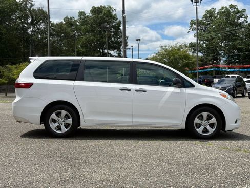 Used 2017 Toyota Sienna L FWD image 6