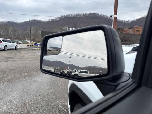 Used 2025 GMC Sierra 1500 Elevation image 11