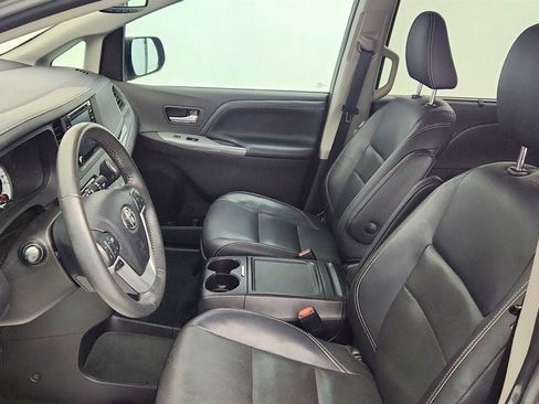 Used 2018 Toyota Sienna SE Premium image 20