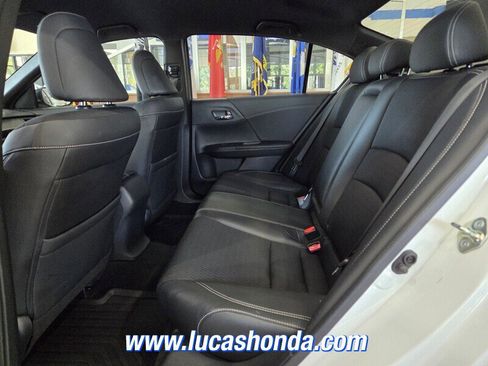 Used 2017 Honda Accord Sport image 8