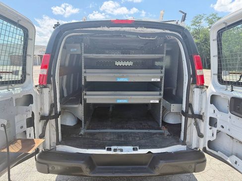 Used 2018 Chevrolet Express 2500 w/ Driver Convenience Package RWD image 12