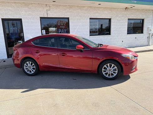Used 2018 MAZDA MAZDA3 Sport w/ Preferred Equipment Package image 2
