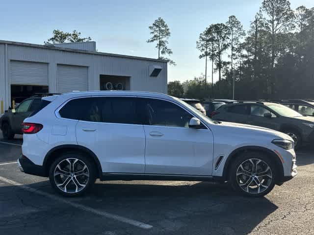 Used 2021 BMW X5 xDrive40i w/ Premium Package 3 AWD/4WD image 7