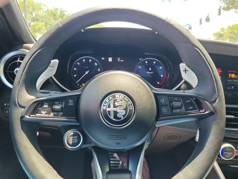 Used 2024 Alfa Romeo Giulia Veloce RWD image 17
