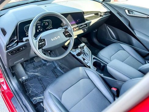 Certified 2024 Kia Niro EX image 14