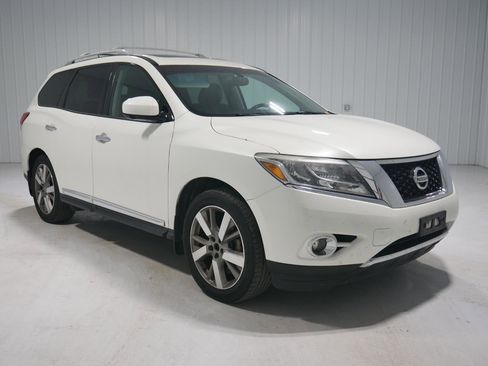 Used 2015 Nissan Pathfinder Platinum w/ Cargo Package image 3