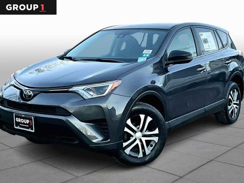 Used 2018 Toyota RAV4 LE image 1