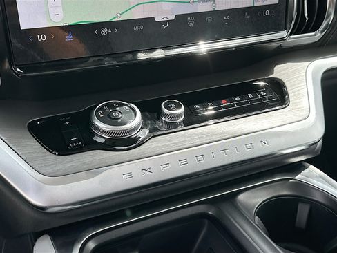 New 2027 Ford Expedition Max Platinum w/ Platinum Ultimate Package AWD/4WD image 12