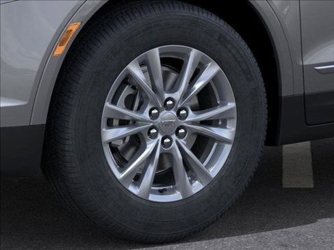 New 2025 Cadillac XT5 Luxury image 9